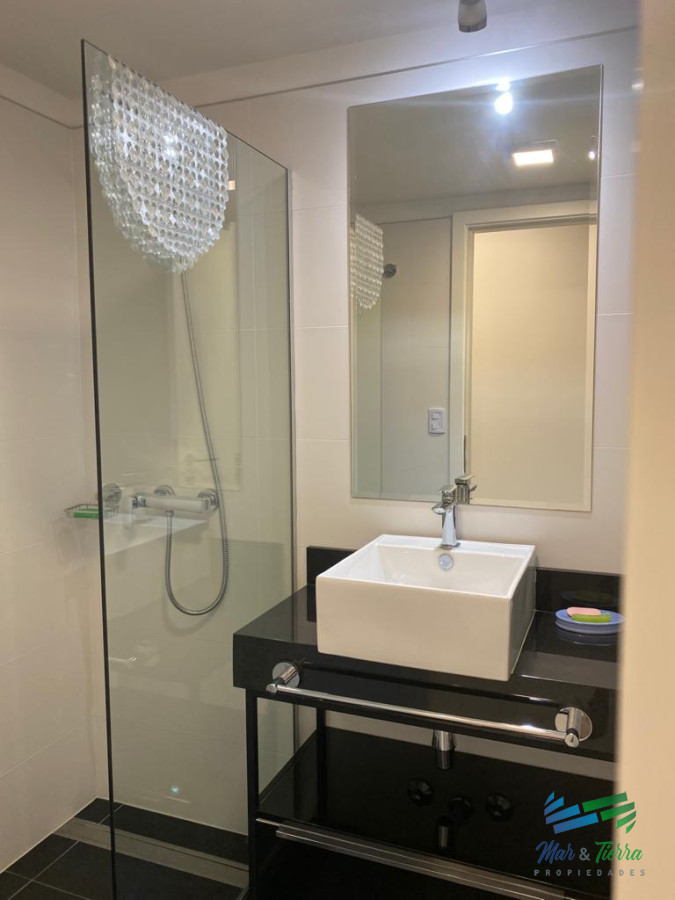 Apartamento ID.3405 - Alquilo anual apartamento de 3 dormitorios en torre con servicios, Punta del Este