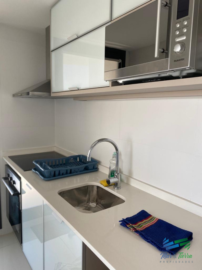 Apartamento ID.3405 - Alquilo anual apartamento de 3 dormitorios en torre con servicios, Punta del Este