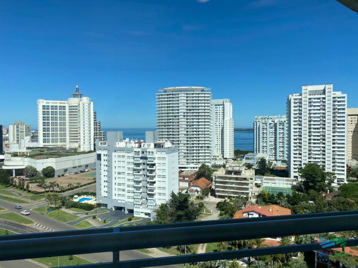Apartamento ID.3405 - Alquilo anual apartamento de 3 dormitorios en torre con servicios, Punta del Este