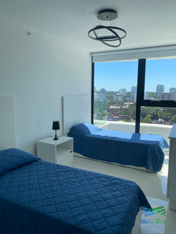 Apartamento ID.3405 - Alquilo anual apartamento de 3 dormitorios en torre con servicios, Punta del Este