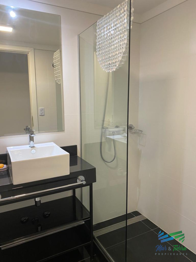 Apartamento ID.3405 - Alquilo anual apartamento de 3 dormitorios en torre con servicios, Punta del Este