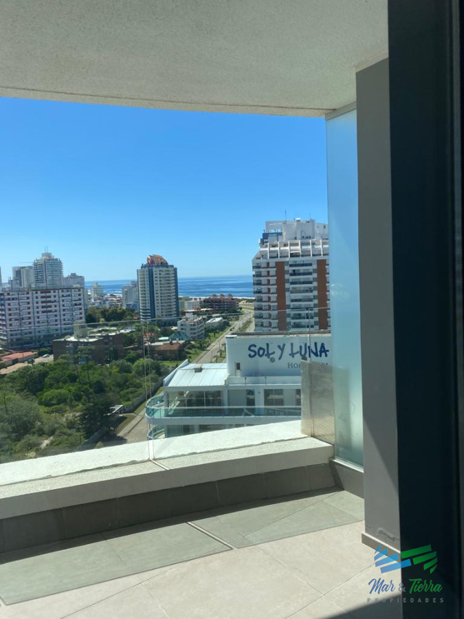 Apartamento ID.3405 - Alquilo anual apartamento de 3 dormitorios en torre con servicios, Punta del Este