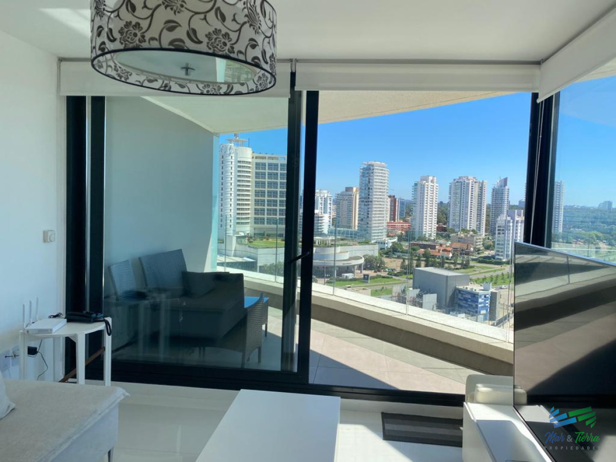 Apartamento ID.3405 - Alquilo anual apartamento de 3 dormitorios en torre con servicios, Punta del Este