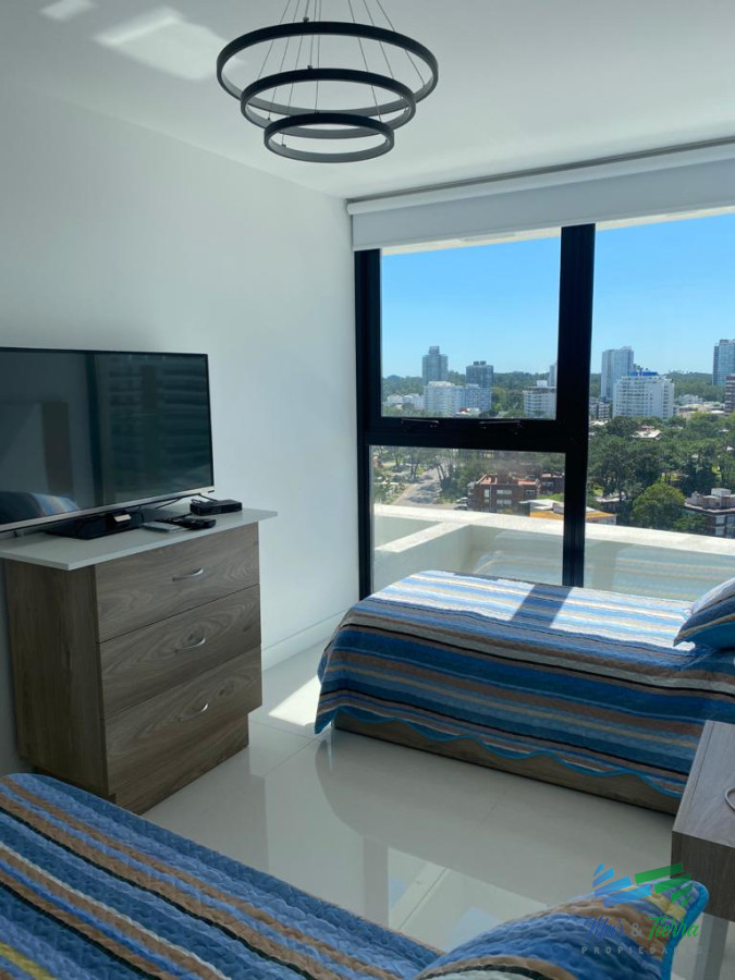 Apartamento ID.3405 - Alquilo anual apartamento de 3 dormitorios en torre con servicios, Punta del Este