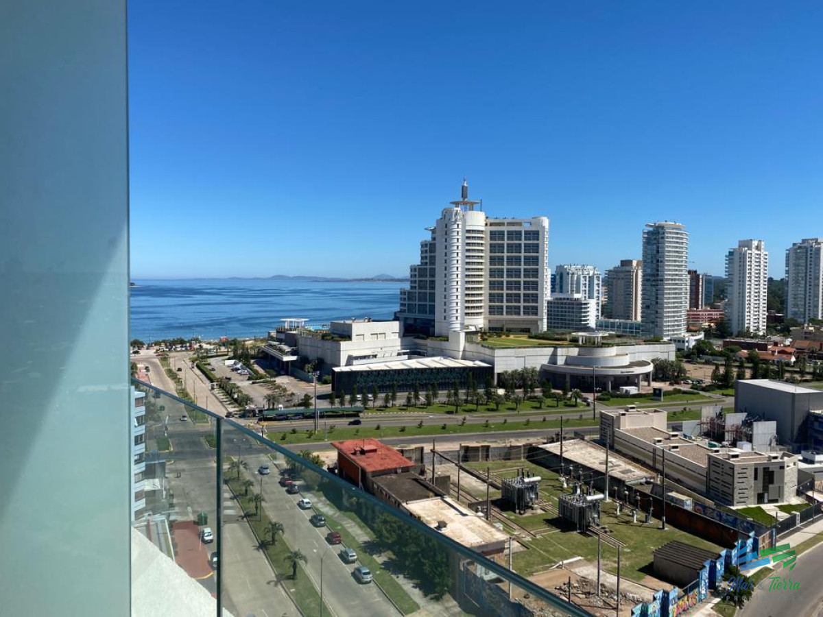 Apartamento ID.3405 - Alquilo anual apartamento de 3 dormitorios en torre con servicios, Punta del Este