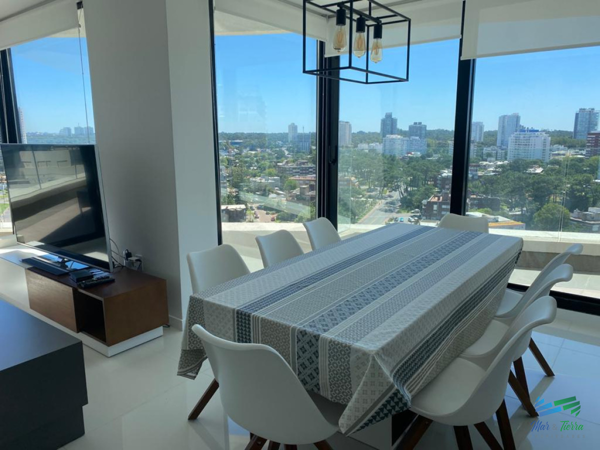 Apartamento ID.3405 - Alquilo anual apartamento de 3 dormitorios en torre con servicios, Punta del Este