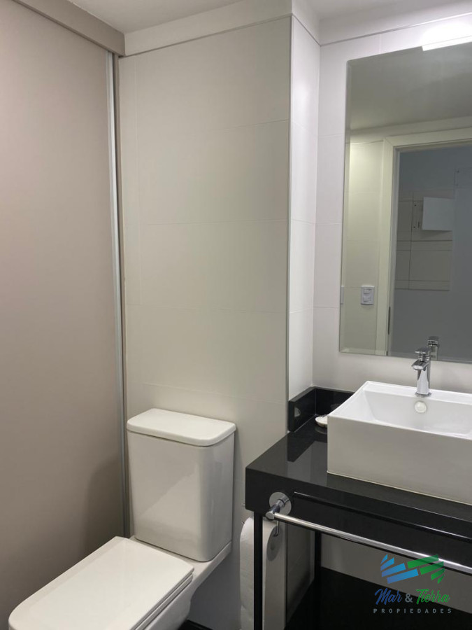 Apartamento ID.3405 - Alquilo anual apartamento de 3 dormitorios en torre con servicios, Punta del Este