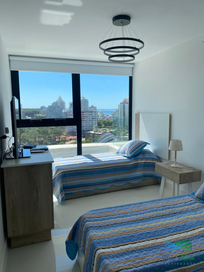 Apartamento ID.3405 - Alquilo anual apartamento de 3 dormitorios en torre con servicios, Punta del Este
