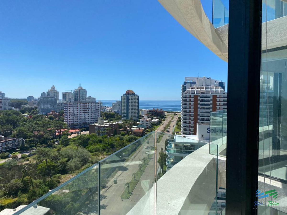 Apartamento ID.3405 - Alquilo anual apartamento de 3 dormitorios en torre con servicios, Punta del Este