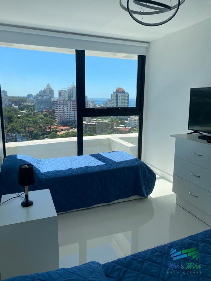 Apartamento ID.3405 - Alquilo anual apartamento de 3 dormitorios en torre con servicios, Punta del Este