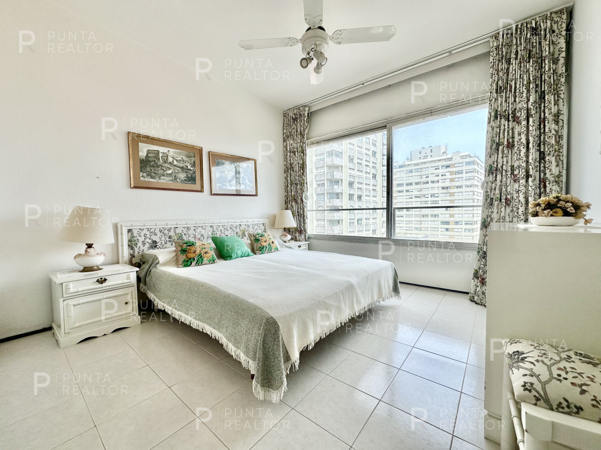 Apartamento ID.1713 - Opotunidad! Apartamento en Venta en la Península!, Punta del Este, Uruguay