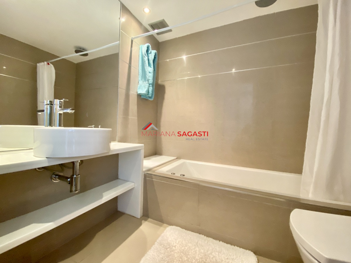 Apartamento ID.3929 - VENTA, Apartamento, 3 dormitorios, Punta del Este, Uruguay, con vista a la Mansa