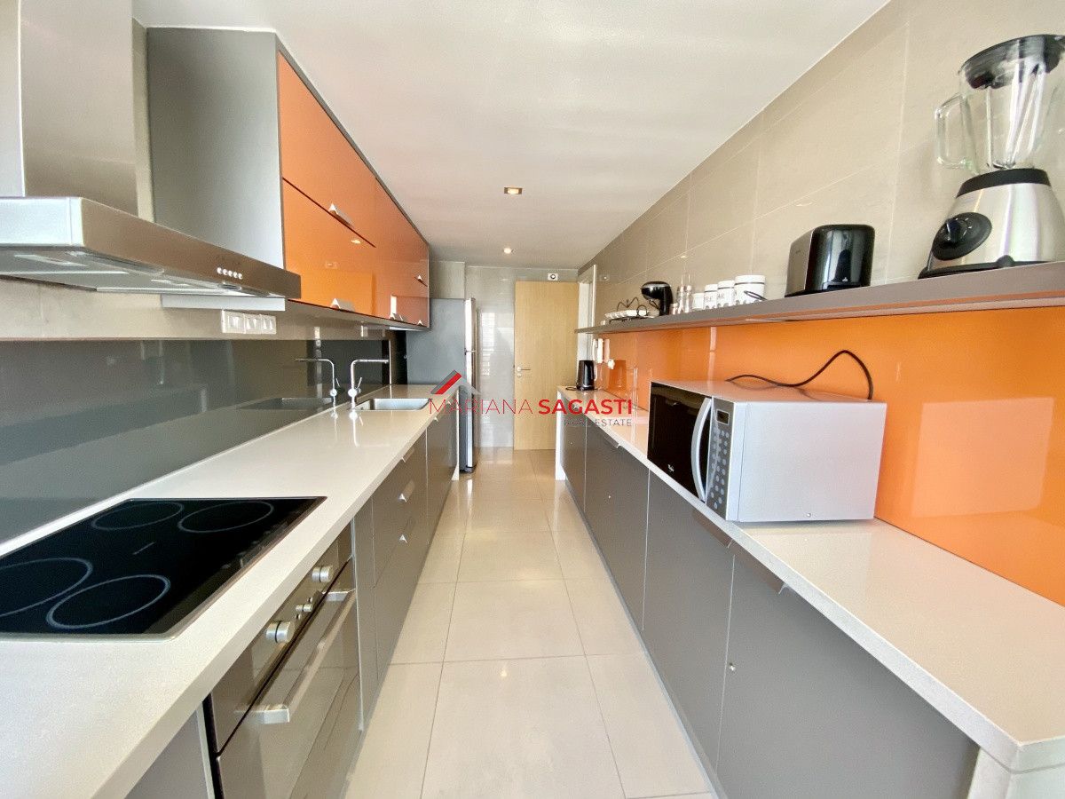 Apartamento ID.3929 - VENTA, Apartamento, 3 dormitorios, Punta del Este, Uruguay, con vista a la Mansa