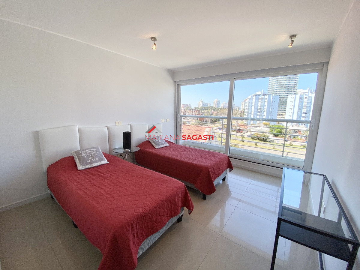 Apartamento ID.3929 - VENTA, Apartamento, 3 dormitorios, Punta del Este, Uruguay, con vista a la Mansa
