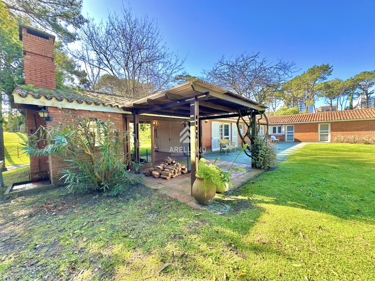 Casa ID.4041 - Venta Casa 6 dormitorios Mansa Punta del Este