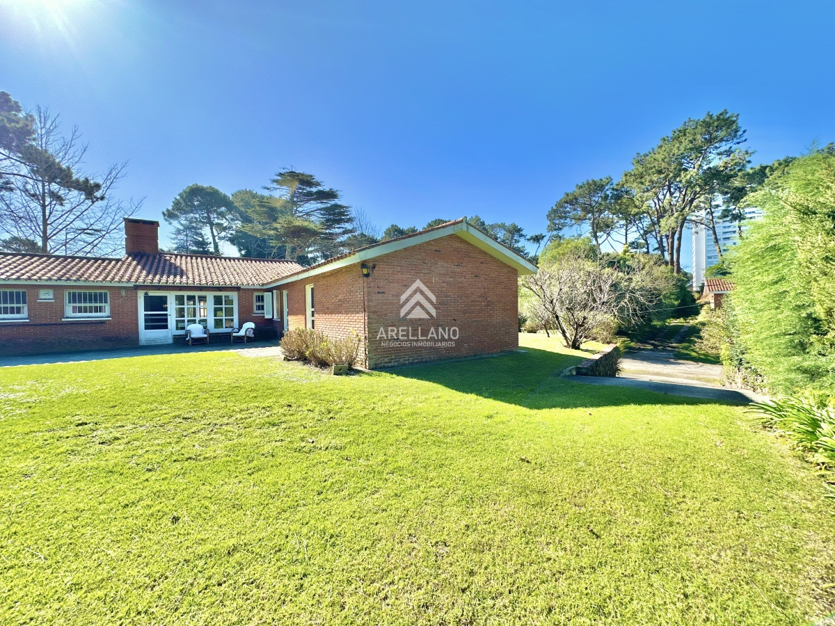 Casa ID.4041 - Venta Casa 6 dormitorios Mansa Punta del Este