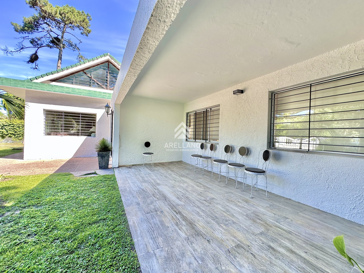 Casa ID.5874 - Casa Venta 5 dormitorios Cantegril Punta del Este