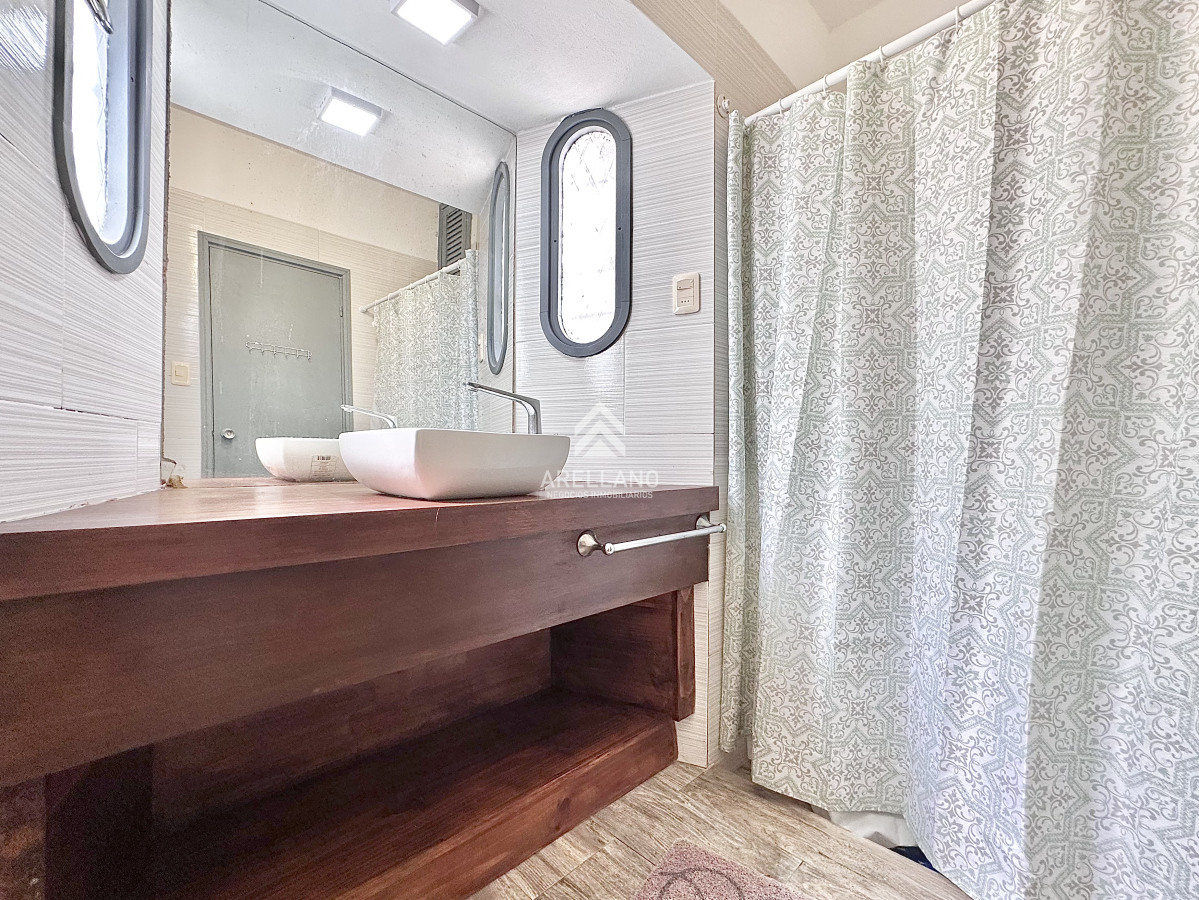 Casa ID.5874 - Casa Venta 5 dormitorios Cantegril Punta del Este