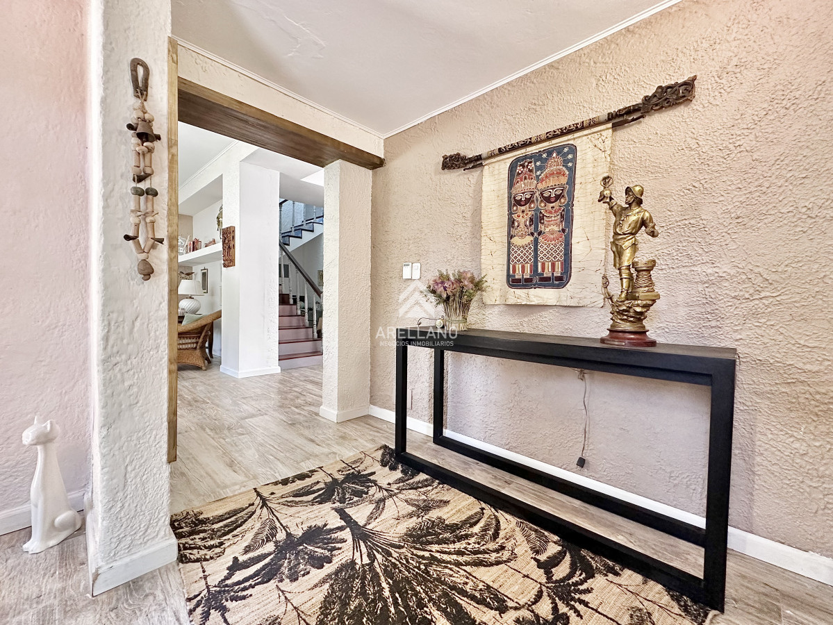 Casa ID.5874 - Casa Venta 5 dormitorios Cantegril Punta del Este