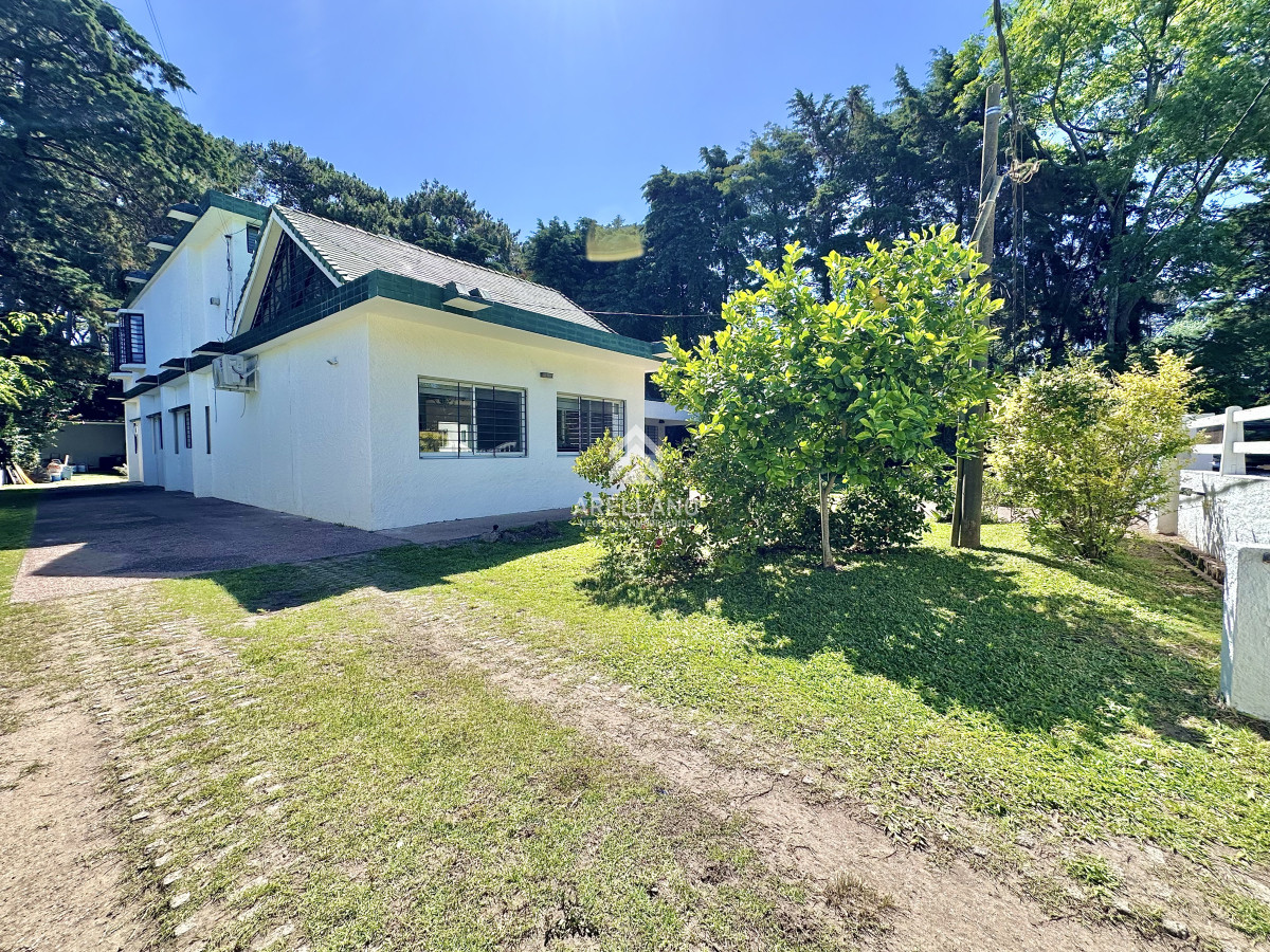 Casa ID.5874 - Casa Venta 5 dormitorios Cantegril Punta del Este