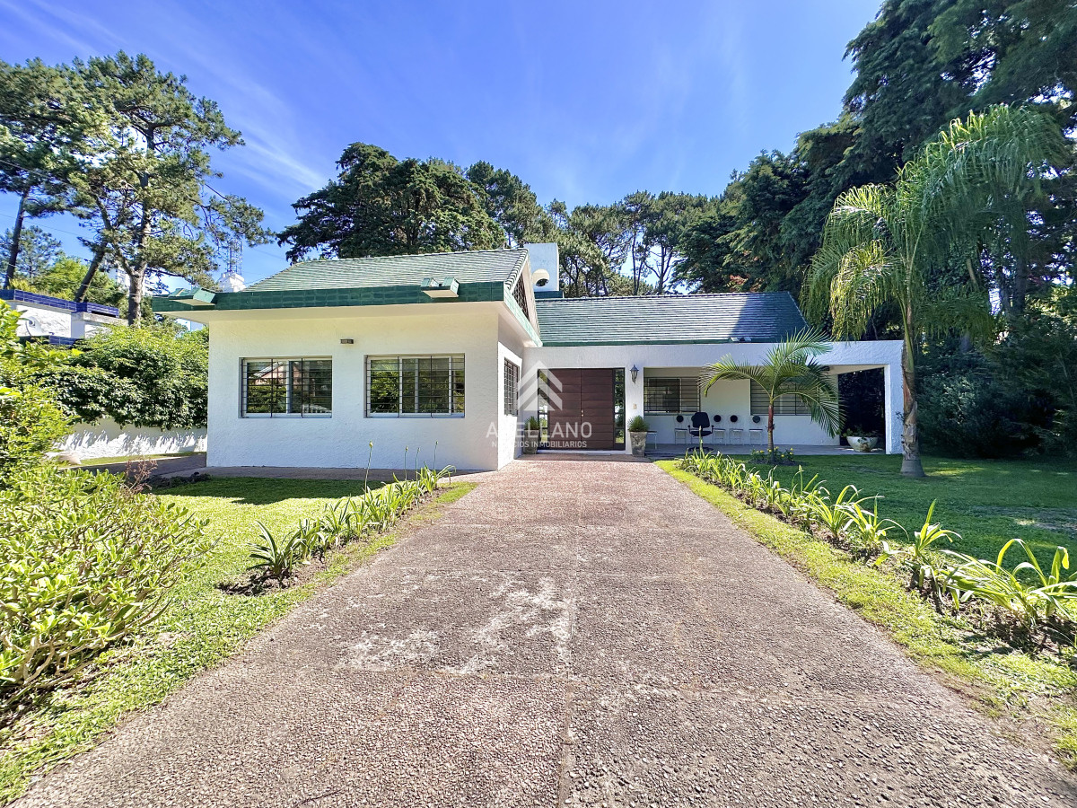 Casa ID.5874 - Casa Venta 5 dormitorios Cantegril Punta del Este