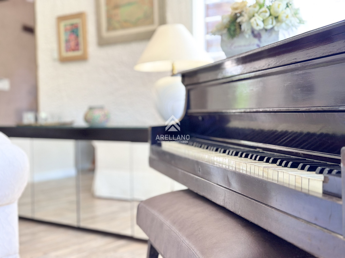 Casa ID.5874 - Casa Venta 5 dormitorios Cantegril Punta del Este