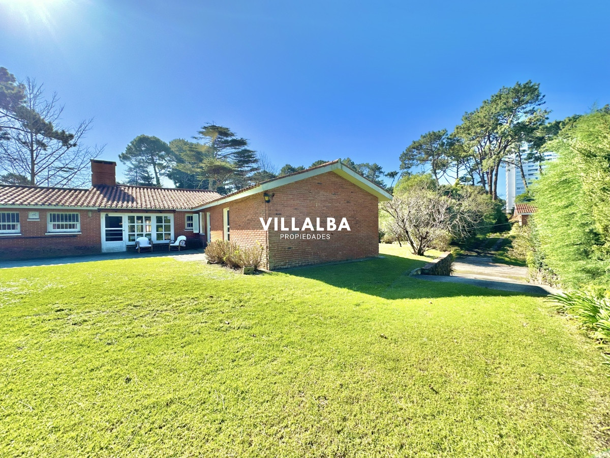Apartamento ID.3537 - Venta Casa 6 dormitorios Mansa Punta del Este