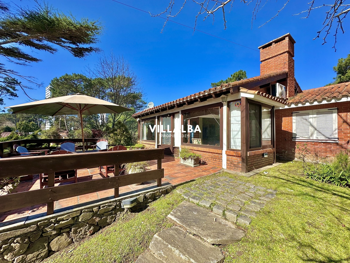Apartamento ID.3537 - Venta Casa 6 dormitorios Mansa Punta del Este