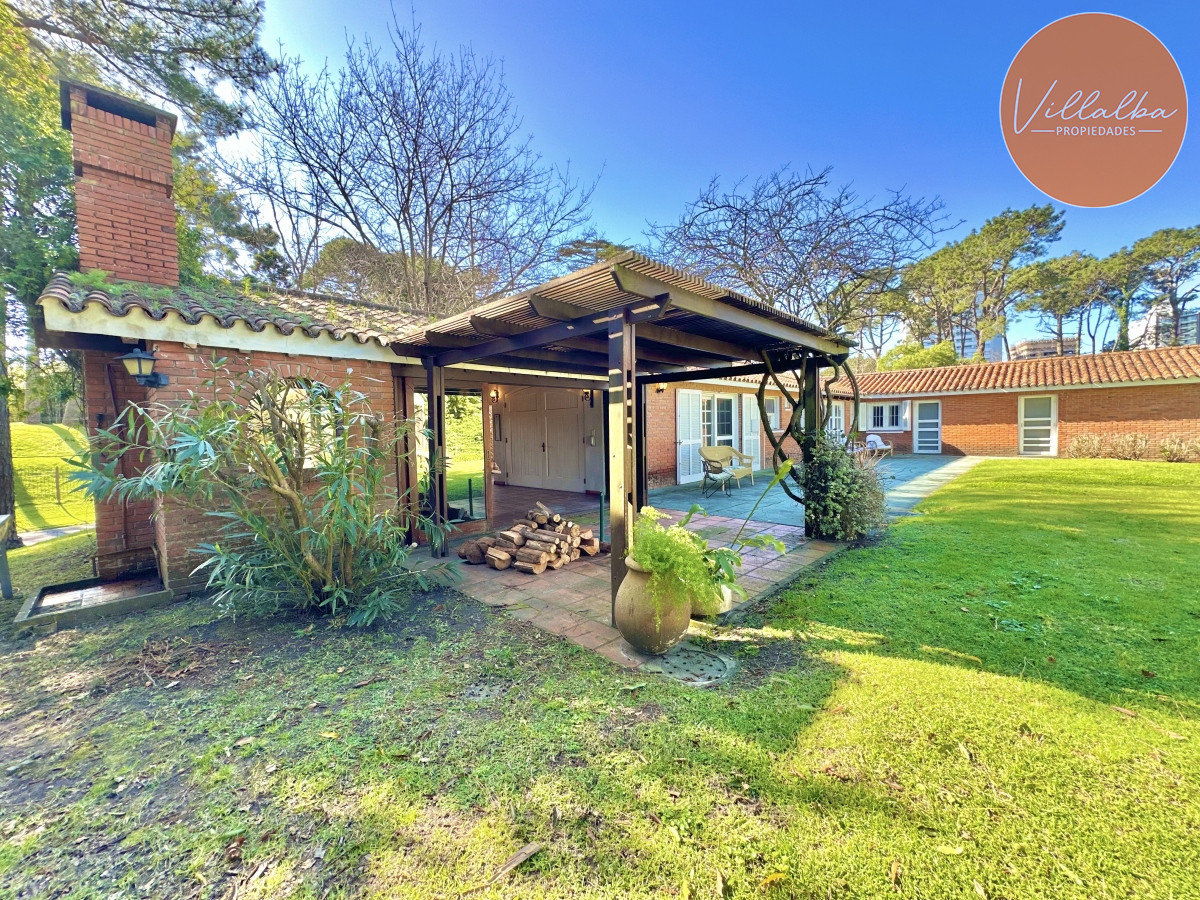 Apartamento ID.3537 - Venta Casa 6 dormitorios Mansa Punta del Este