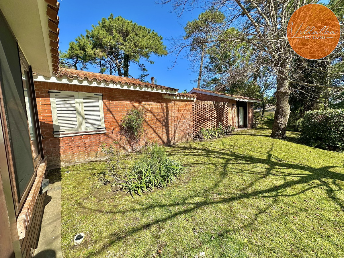 Apartamento ID.3537 - Venta Casa 6 dormitorios Mansa Punta del Este