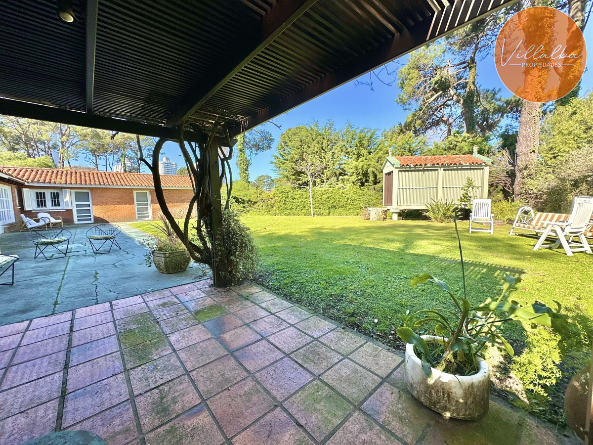 Apartamento ID.3537 - Venta Casa 6 dormitorios Mansa Punta del Este