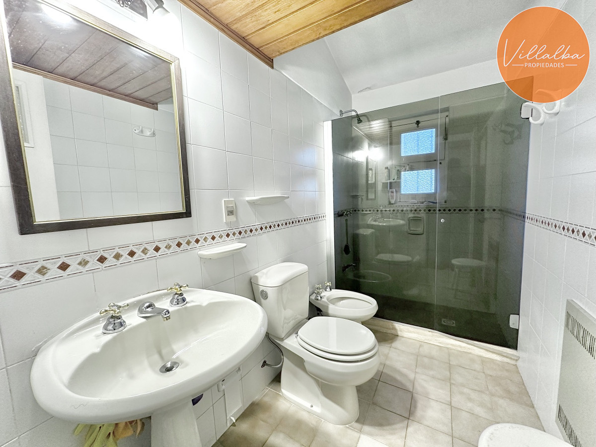 Apartamento ID.3537 - Venta Casa 6 dormitorios Mansa Punta del Este