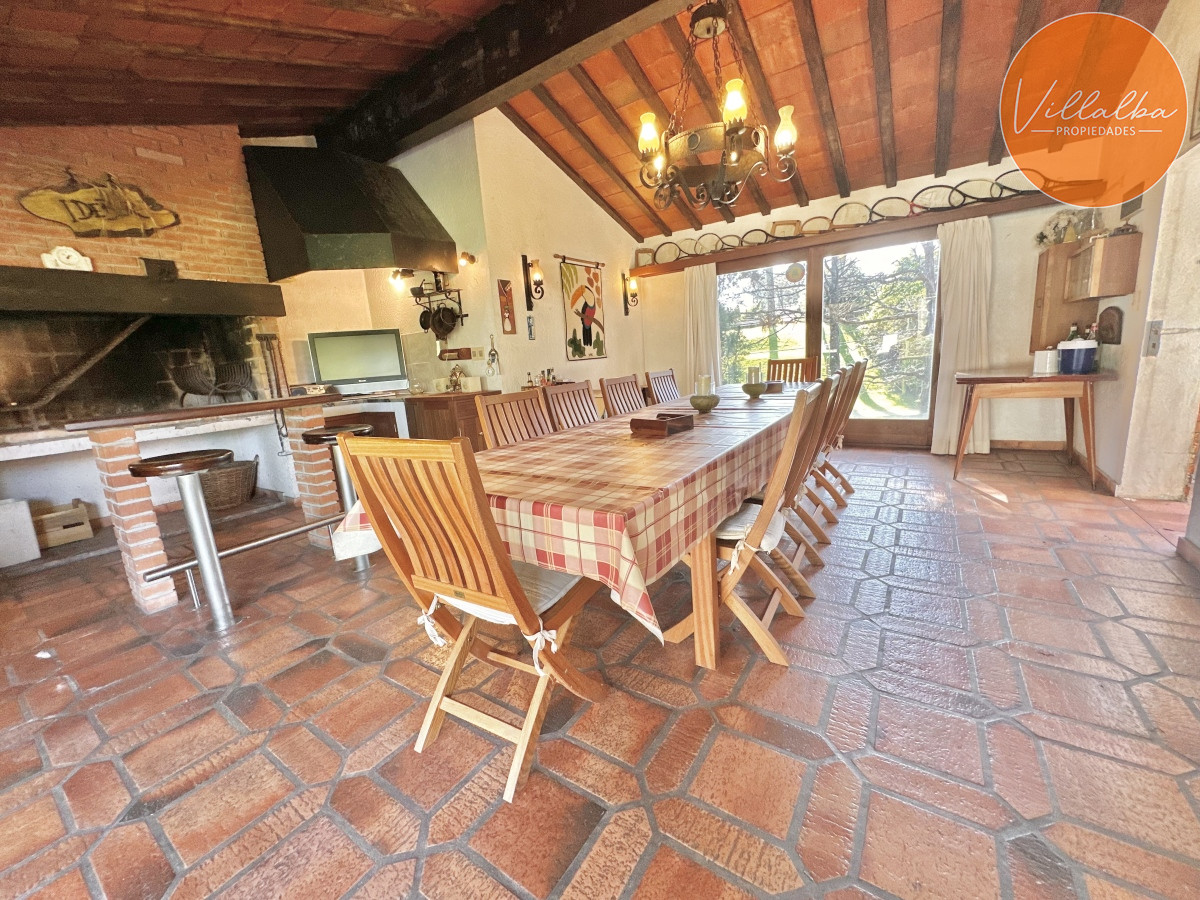 Apartamento ID.3537 - Venta Casa 6 dormitorios Mansa Punta del Este