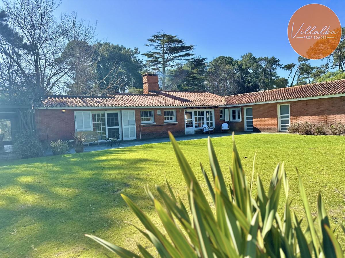 Apartamento ID.3537 - Venta Casa 6 dormitorios Mansa Punta del Este