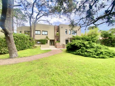 Alquiler de casa de 5 dormitorios en Punta del Este