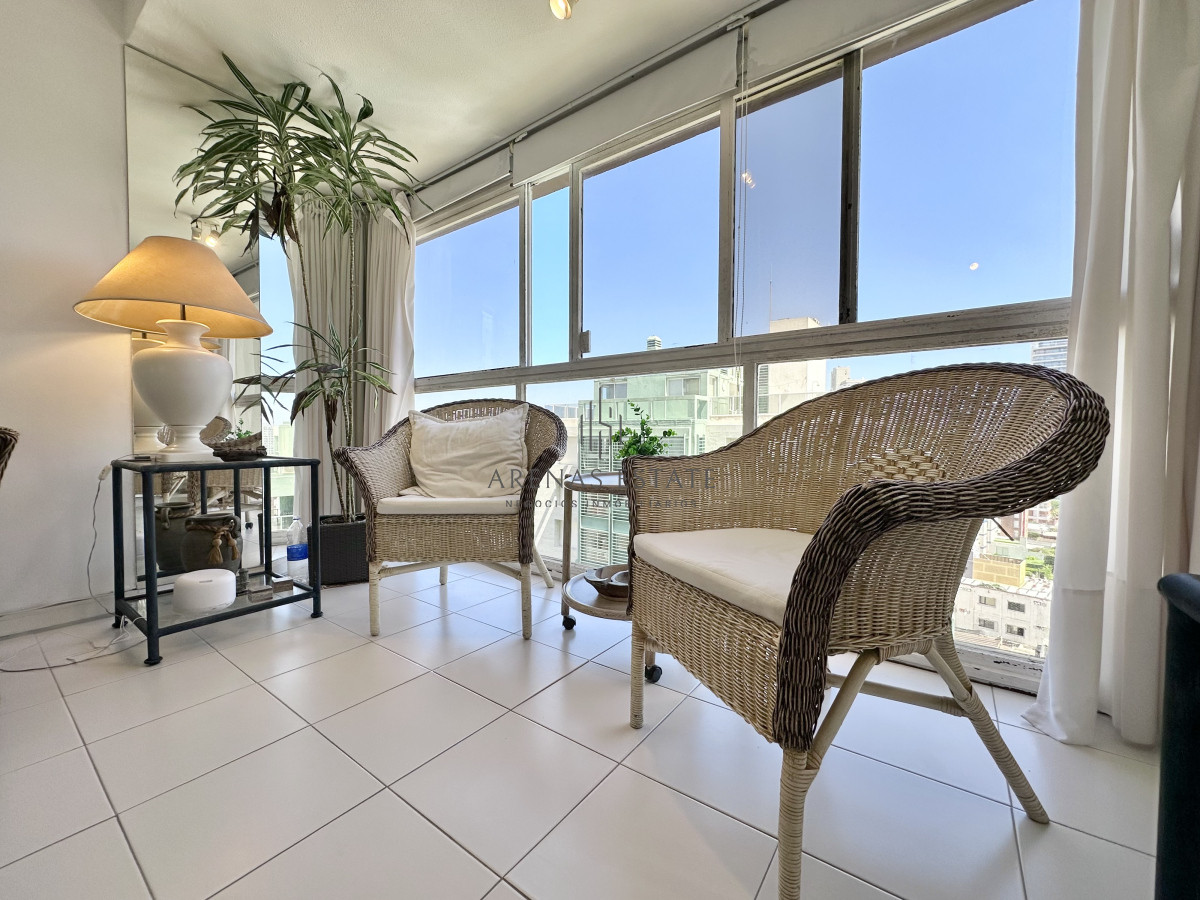 Apartamento ID.4114 - Venta Apartamento 2 dormitorios Punta del Este Brava piso alto