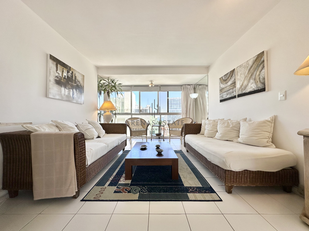 Apartamento ID.4114 - Venta Apartamento 2 dormitorios Punta del Este Brava piso alto