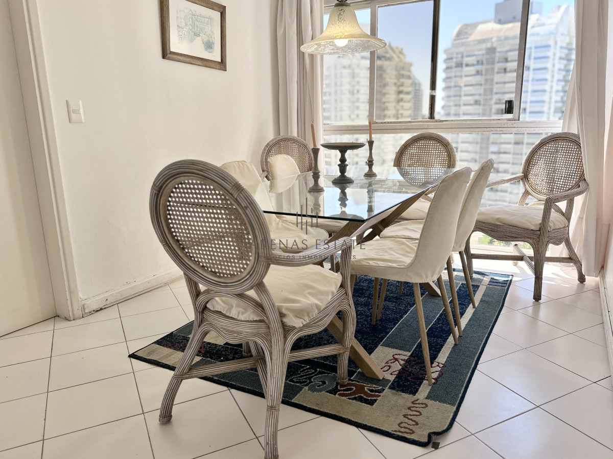 Apartamento ID.4114 - Venta Apartamento 2 dormitorios Punta del Este Brava piso alto