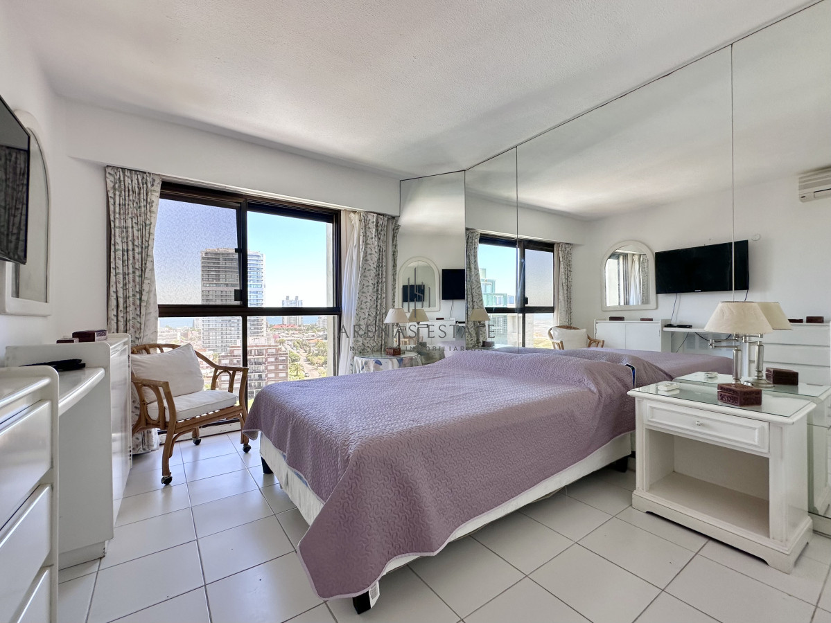 Apartamento ID.4114 - Venta Apartamento 2 dormitorios Punta del Este Brava piso alto