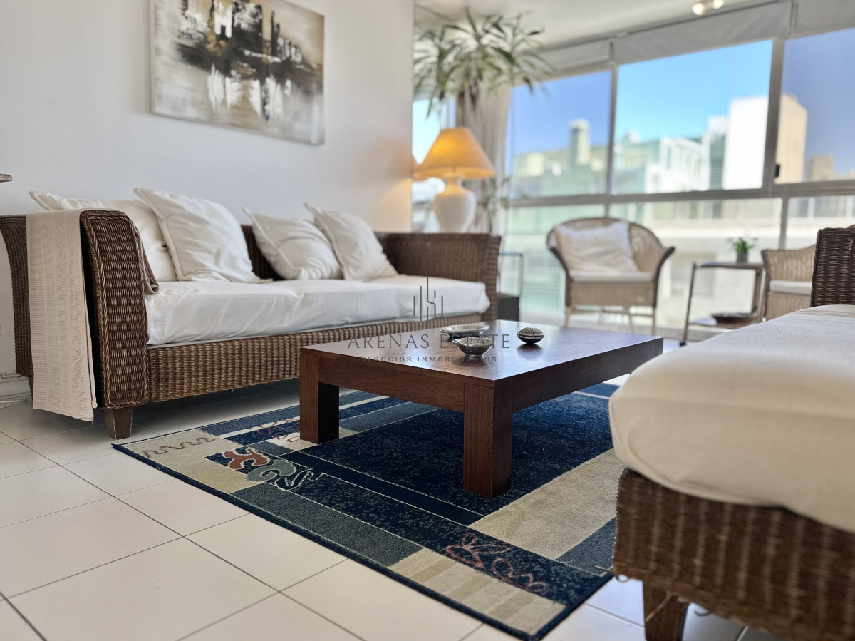 Apartamento ID.4114 - Venta Apartamento 2 dormitorios Punta del Este Brava piso alto