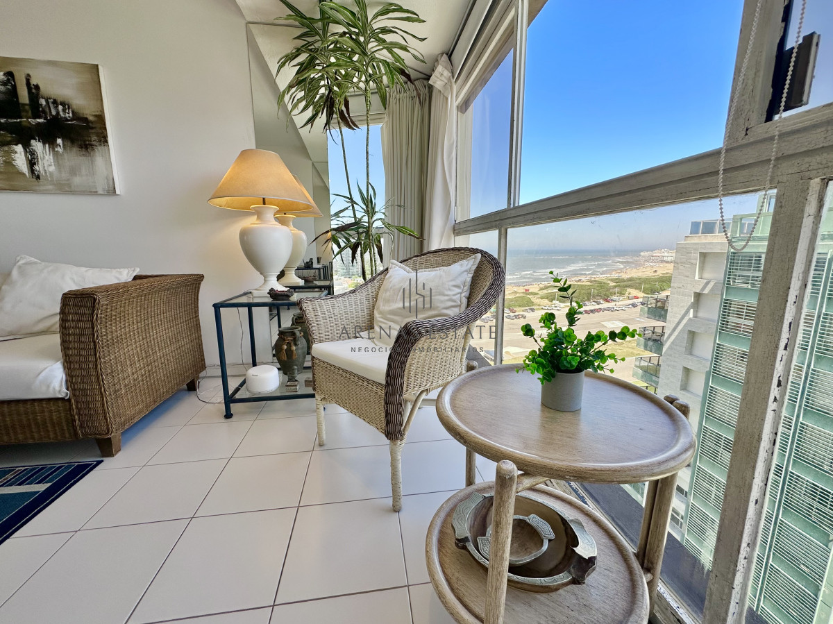 Apartamento ID.4114 - Venta Apartamento 2 dormitorios Punta del Este Brava piso alto
