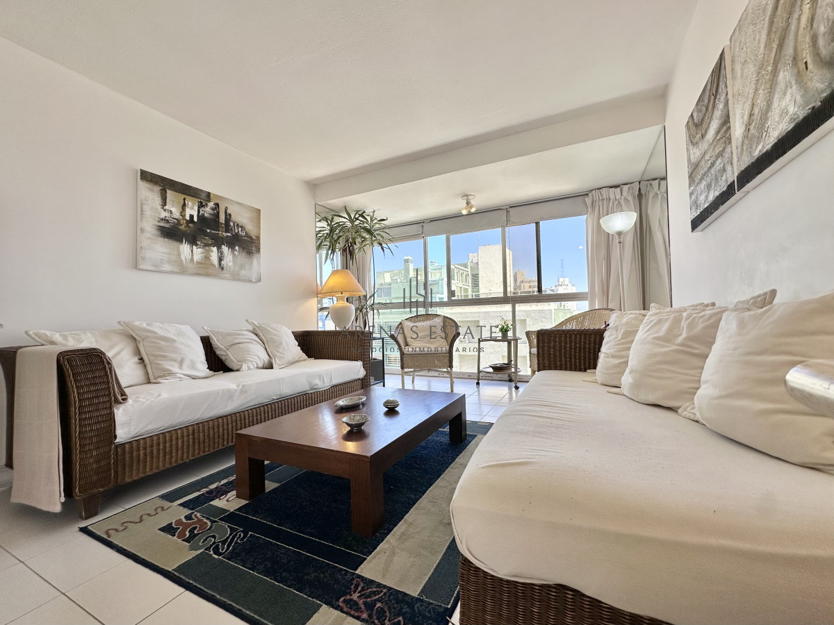 Apartamento ID.4114 - Venta Apartamento 2 dormitorios Punta del Este Brava piso alto