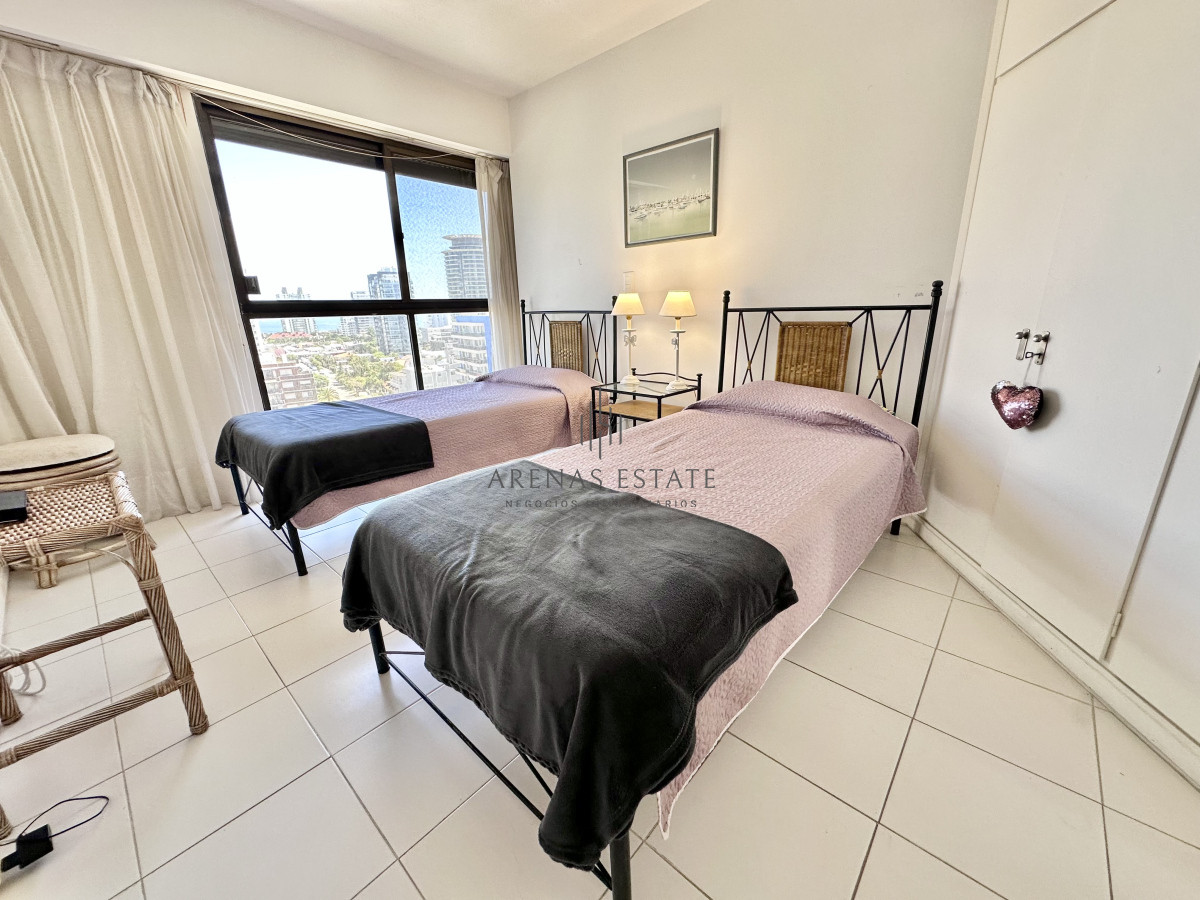 Apartamento ID.4114 - Venta Apartamento 2 dormitorios Punta del Este Brava piso alto