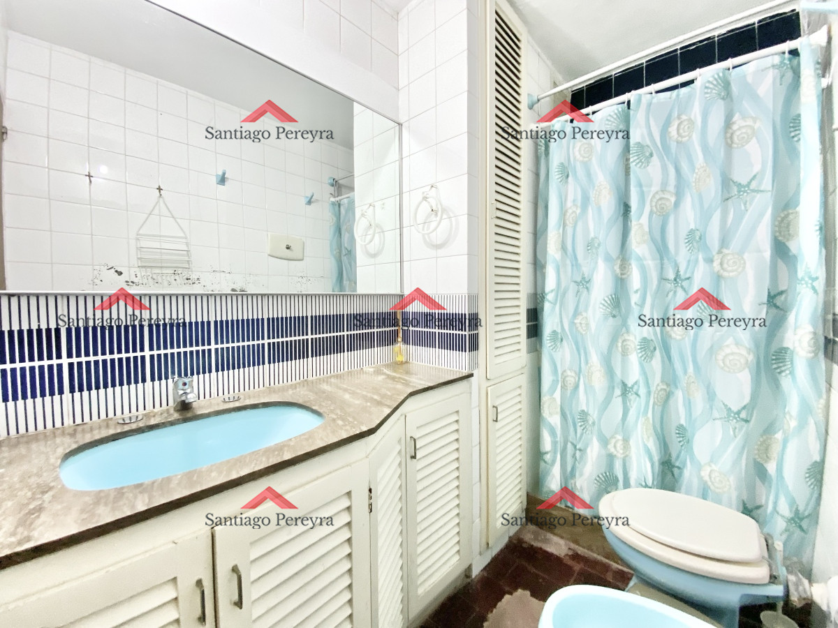 Apartamento ID.13390 - Monoambiente con cocina definida y cochera en península, en venta