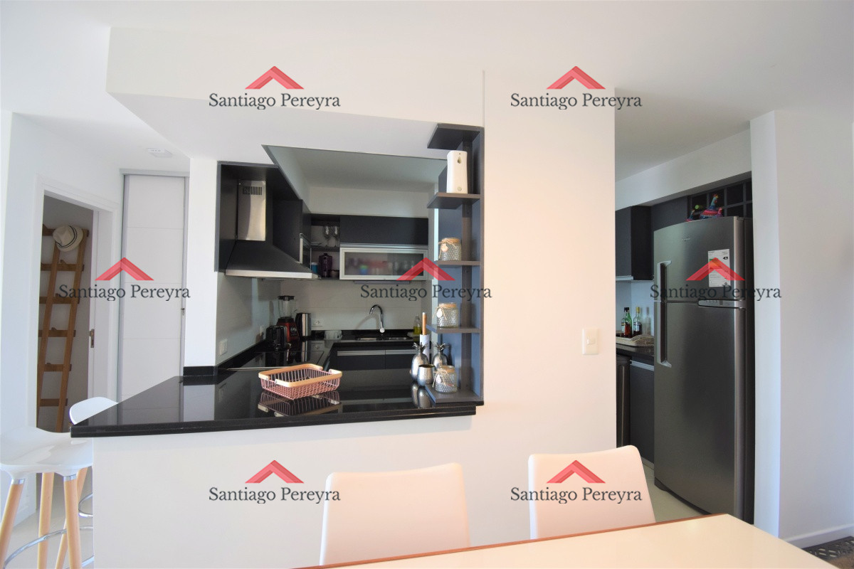 Apartamento ID.13300 - Apartamento de 2 dormitorios 2 baños en torre de categoría
