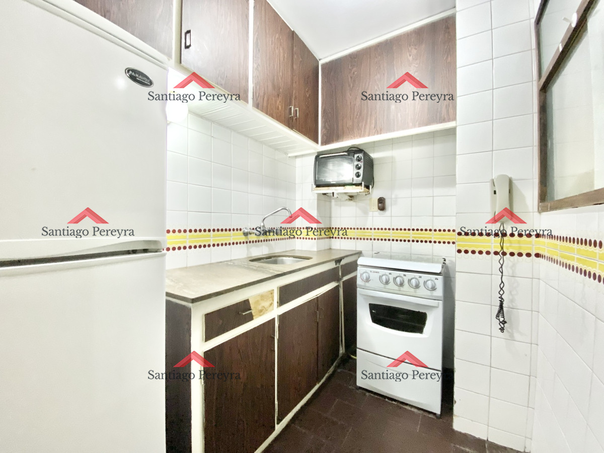 Apartamento ID.13390 - Monoambiente con cocina definida y cochera en península, en venta
