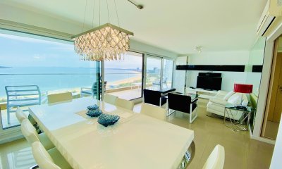 Hermoso apartamento en Playa Mansa Punta del Este