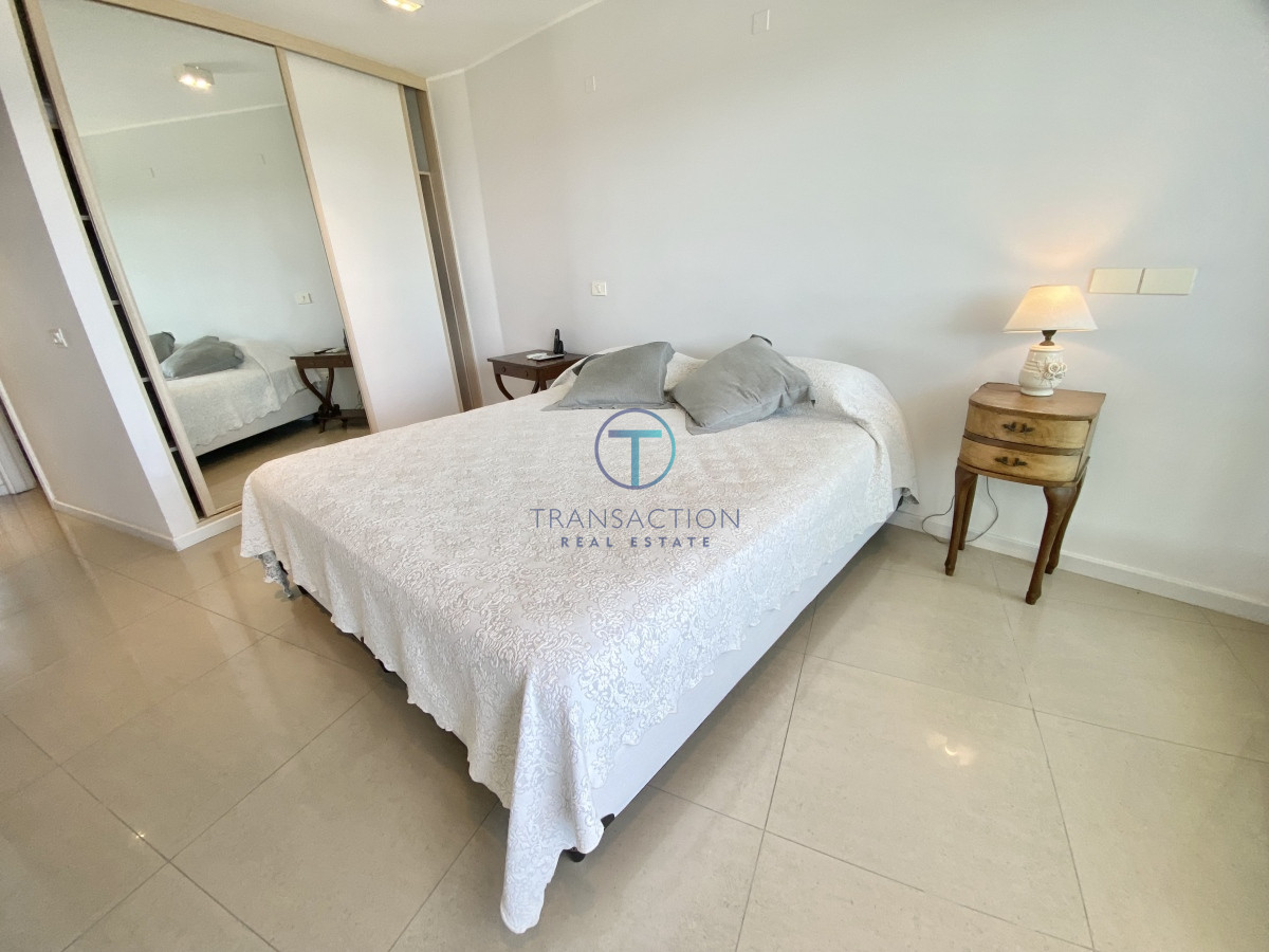 Apartamento ID.1311/Venta,-3-Dormitorios-en-Playa-Mansa-con-Vista-al-Mar - Alquiler 2 dormitorios y dependencia , Mansa Punta del Este