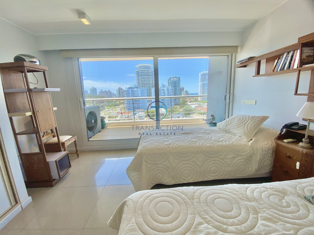Apartamento ID.1311/Venta,-3-Dormitorios-en-Playa-Mansa-con-Vista-al-Mar - Alquiler 2 dormitorios y dependencia , Mansa Punta del Este