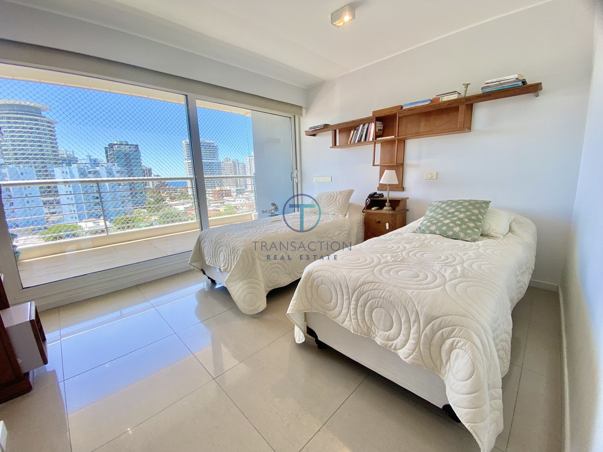 Apartamento ID.1311/Venta,-3-Dormitorios-en-Playa-Mansa-con-Vista-al-Mar - Alquiler 2 dormitorios y dependencia , Mansa Punta del Este